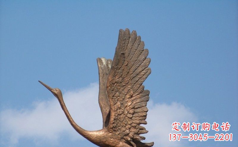 佛山展翅高飞的仙鹤动物铜雕