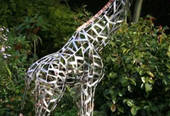 佛山长颈鹿雕塑-户外草坪大型不锈钢镂空长颈鹿雕塑